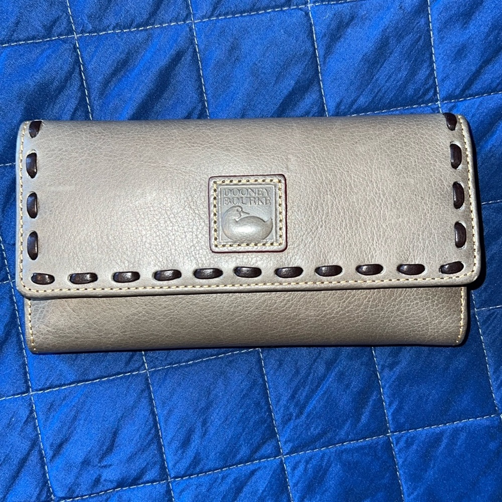 Dooney & Bourke Continental Wallet
